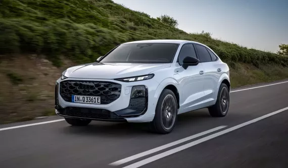 Audi Q3 Sportback 2025 ra mắt, có thể chạy gần 120 km mà không tốn xăng