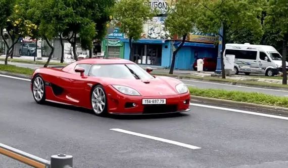 Siêu phẩm Koenigsegg CCX độc nhất Việt Nam lăn bánh tại Tp.HCM