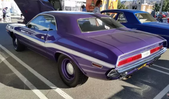 Chơi xe cổ chưa bao giờ là dễ dàng, chủ xe Dodge Challenger R/T 1970 mất 5 năm để phục chế