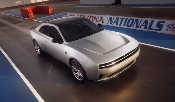 Chuyện hy hữu khi tài xế bị phạt vì tiếng ống xả của xe điện Dodge Charger quá ồn