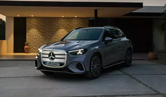 Mercedes-Benz GLC chạy hoàn toàn bằng điện trình làng, lưới tản nhiệt có thể “nuốt chửng” BMW