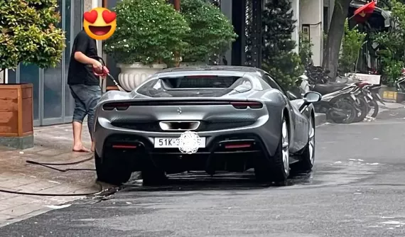 Thêm 1 siêu xe Ferrari 296 GTS màu lạ âm thầm có mặt tại Việt Nam