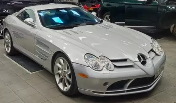 Vẻ đẹp của siêu phẩm Mercedes-Benz SLR McLaren độc nhất Việt Nam mà các tay chơi xe rất thèm muốn