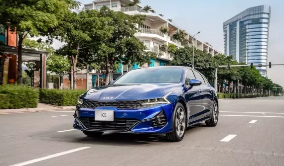 Liên tục xuất hiện trong top xe "ế" nhất thị trường, Kia K5 được giảm giá xuống còn 769 triệu đồng