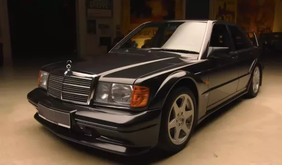 Jay Leno chia sẻ về lần đầu cầm lái Mercedes-Benz 190 E Evo II sau hơn 30 năm tìm kiếm