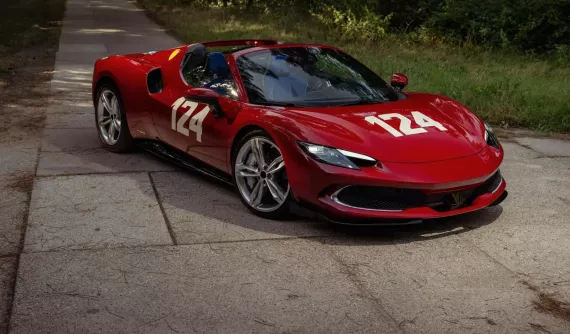 Cận cảnh Ferrari 296 GTS lấy cảm hứng từ chiếc xe đua huyền thoại 250 LM mang số 124