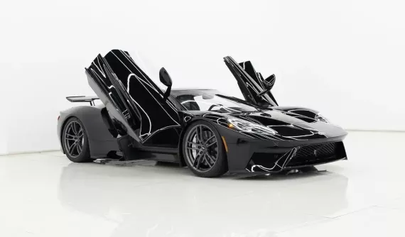 Ford GT sản xuất 2018 hoàn toàn mới đang tìm chủ nhân với mức giá bất ngờ