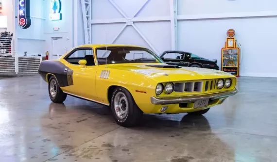 Chiếc xe Plymouth Hemi Cuda đời 1971 màu vàng Curious Yellow này có thể hơn 1 triệu đô la