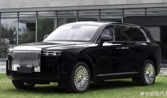 Hãng sản xuất robot hút bụi vén màn bản sao của SUV siêu sang Rolls-Royce Cullinan