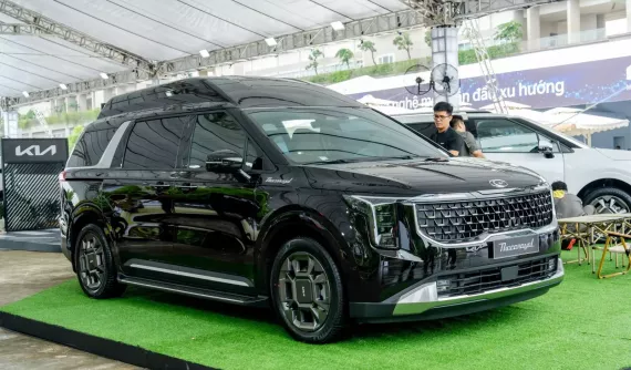 Kia đưa phiên bản "trần cao, mái thoáng" của Carnival trở lại Việt Nam, giá hứa hẹn không rẻ