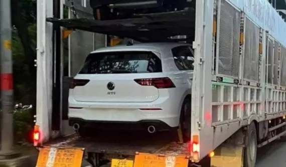 Volkswagen Golf bị bắt gặp trên đường phố Việt Nam trước ngày chính thức bán ra