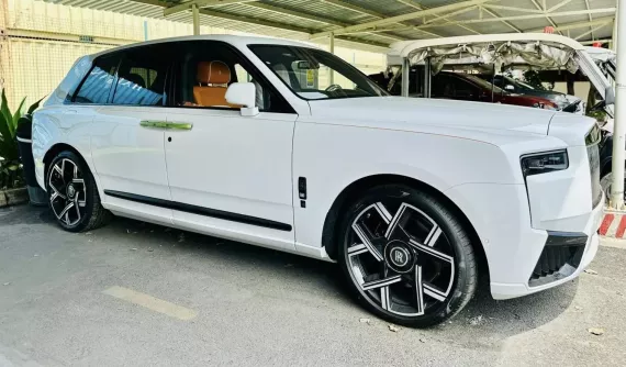 Rolls-Royce Cullinan Series II Black Badge đầu tiên lộ ảnh về Việt Nam đẳng cấp của doanh nhân đây rồi