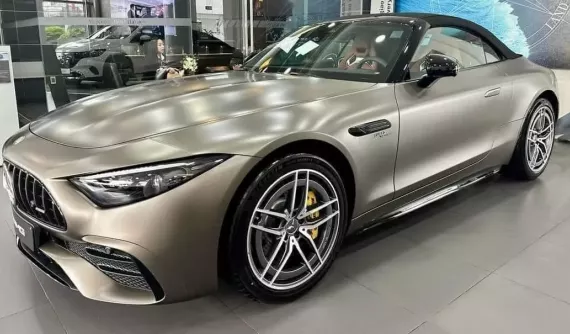 Xe chơi Mercedes-AMG SL43 mui trần được hãng giảm giá hẳn 1,06 tỷ đồng, chỉ còn 5,9 tỷ đồng