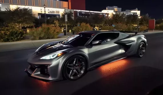 Chiếc Chevrolet Corvette C8 được kéo dài để ngôi sao bóng rổ Shaquille cao 2,16 m ngồi thoải mái