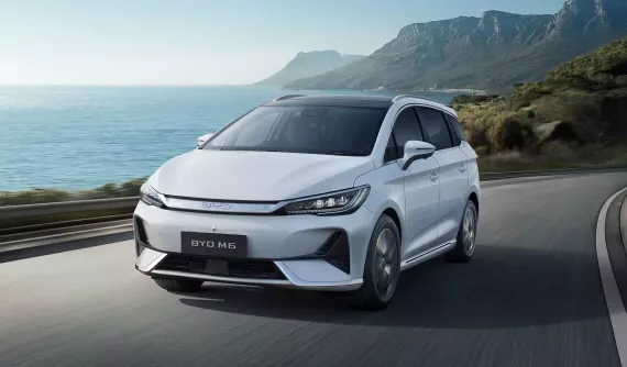 BYD lần đầu tiên sụt giảm doanh số từ năm 2020 trong khi đối thủ chính tăng trưởng 96%