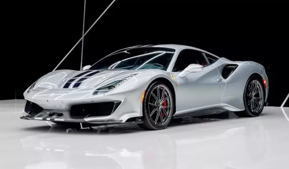 Đại lý bán xe Ferrari 488 Pista 2019 mới tinh với giá gần 1 triệu USD