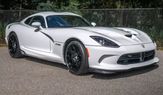 Không phải xe thể thao nào cũng có giá cao sau khi sử dụng, ngoại trừ là Dodge Viper