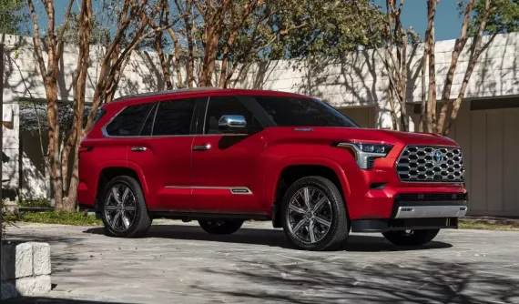 30 mẫu ô tô "nồi đồng cối đá" nhất năm 2025: SUV và Toyota thống lĩnh