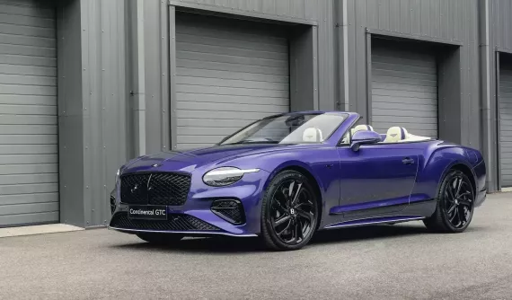 Cận cảnh xe Bentley màu lạ của 1 khách hàng trung thành với dòng xe Bentayga khi mua tận 6 chiếc