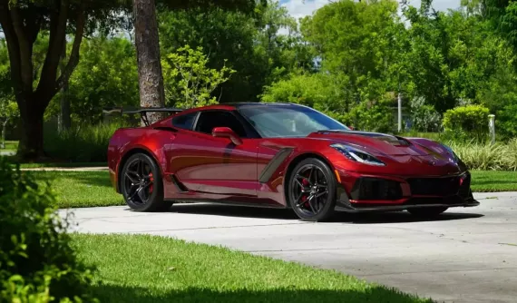 Chiếc xe Chevrolet Corvette ZR1 đời 2019 này còn có giá bán lại cao hơn các siêu xe bản 2025