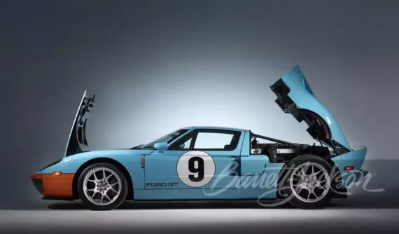 Ford GT Heritage Edition No. 3 chuẩn bị được mang ra "ánh sáng"