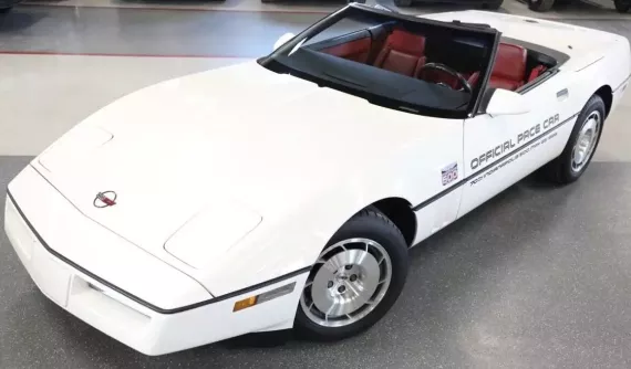 Cherolet Corvette hơn 39 năm tuổi nhưng chỉ mới chạy 25.750 km, nghe giá bán còn sốc hơn