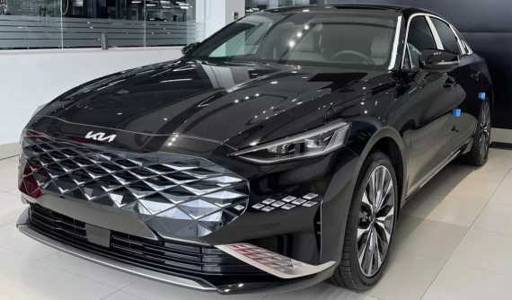 Sedan tiệm cận xe sang Kia K8 bất ngờ xuất hiện tại Việt Nam, giá lên đến 2 tỷ đồng