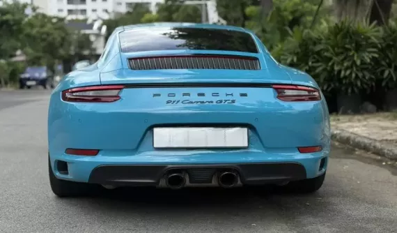 Cận cảnh Porsche 911 GTS 991.2 siêu hiếm tại Việt Nam