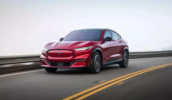 10 mẫu ô tô bán kém nhất Việt Nam tháng 9/2025: tân binh nhà Ford góp mặt