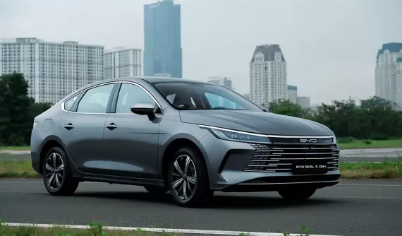 Sedan cỡ C BYD Seal 5 ra mắt Việt Nam, chỉ "ăn" 3,8 lít xăng/100 km, giá chưa đến 700 triệu