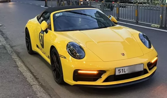 Porsche 911 GTS Cabriolet hàng cực hiếm của hot girl Sài thành