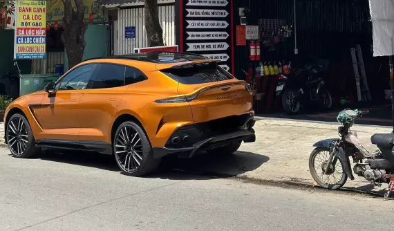 Aston Martin DBX 707 màu độc của doanh nhân Tp.HCM, giá hơn 23 tỷ đồng