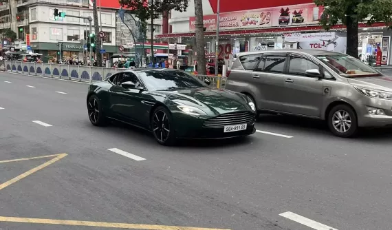 Biển số của chiếc xe Aston Martin DB11 này chỉ 40 triệu đồng nhưng lại rất đẳng cấp