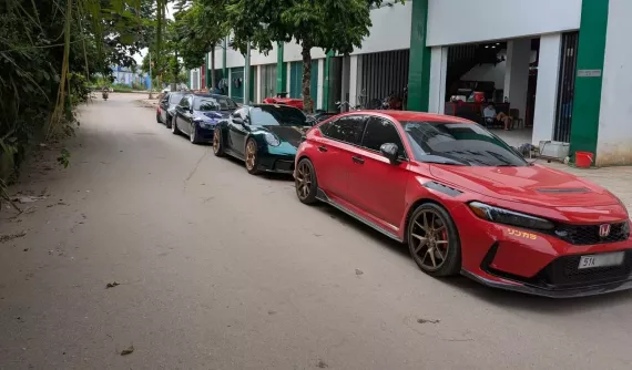 Những người chơi xe độc lạ ở Hà Nội tụ tập: Đã Honda Civic Type R còn có Porsche 911 "GT3"