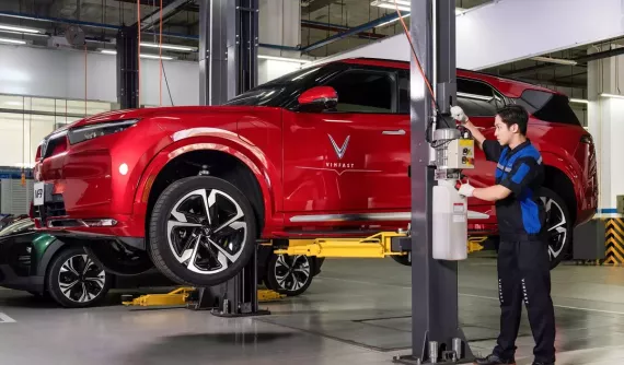 VinFast giảm giá phụ tùng cho khách hàng Việt sửa chữa xe hư hỏng do mưa lũ