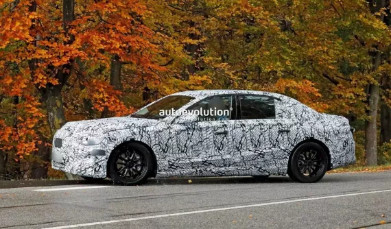 Mercedes-Benz E-Class EQ 2028 lần đầu tiên bị phát hiện