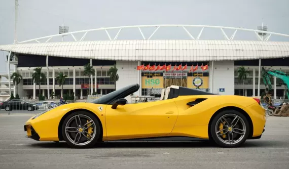Trải nghiệm mới 6 tháng, doanh nhân Hà Nội đã bán lại siêu xe mui trần Ferrari mà nhiều người mơ ước