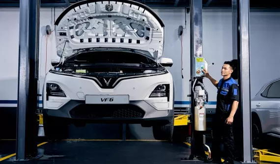 VinFast hỗ trợ khách hàng bị ảnh hưởng bởi lũ lụt tại Huế và Đà Nẵng