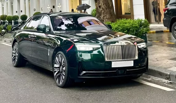Doanh nhân Hà Nội tậu Rolls-Royce Ghost Series II màu lạ
