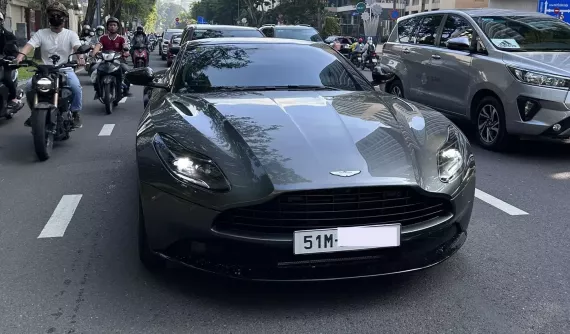 Xe thể thao Aston Martin DB11 mang biển số đẹp ở Tp.HCM