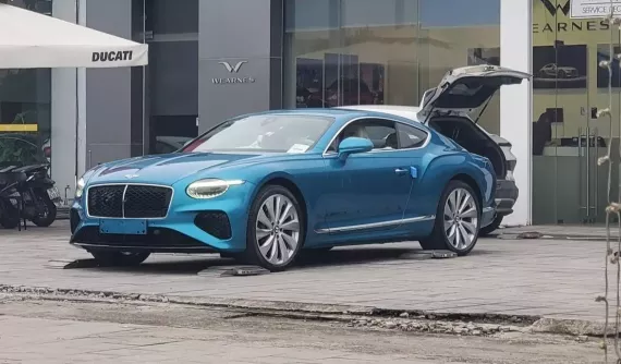 Chi tiết Bentley Continental GT thế hệ mới vừa "hạ lốp" tại Việt Nam
