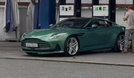 Tỷ phú USD của Việt Nam săn biển đẹp cho Aston Martin DB12 chỉ 40 triệu đồng