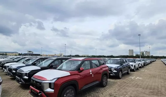 Mitsubishi Destinator đầu tiên đã cập cảng Việt Nam; Xpander đời mới nhận ưu đãi sâu