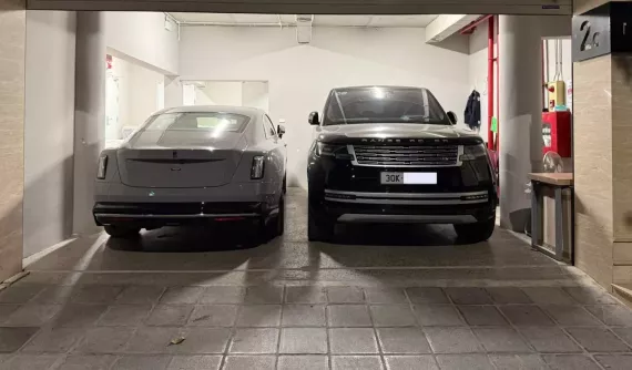 Nữ doanh nhân Hà Nội tậu xe điện Rolls-Royce Spectre