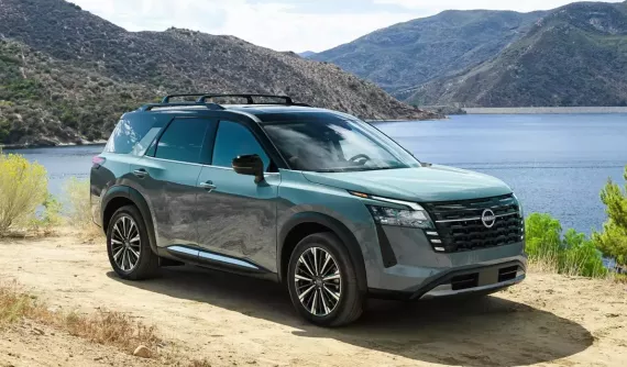 SUV 7 chỗ Nissan Pathfinder 2026 trình làng, thêm tính năng "nắp ca-pô xuyên thấu"