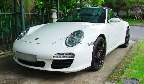Porsche 911 Carerra Cabriolet 997 siêu hiếm tại Việt Nam, phần đuôi xe đầy đặc biệt