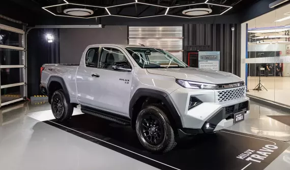 Đại lý báo thời điểm ra mắt Toyota Hilux thế hệ mới tại Việt Nam