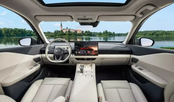 Hé lộ nội thất của Nissan Teana - xe xăng đầu tiên trên thế giới dùng buồng lái thông minh Huawei