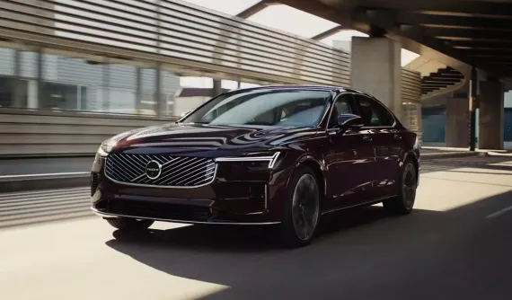 Sedan xứ Scandinavia Volvo S90 2026 được giới thiệu với khách Việt, dùng động cơ tiết kiệm xăng