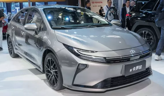 Toyota Corolla 2026 trình làng tại thị trường sát cạnh Việt Nam với thiết kế mới và màn hình cỡ lớn